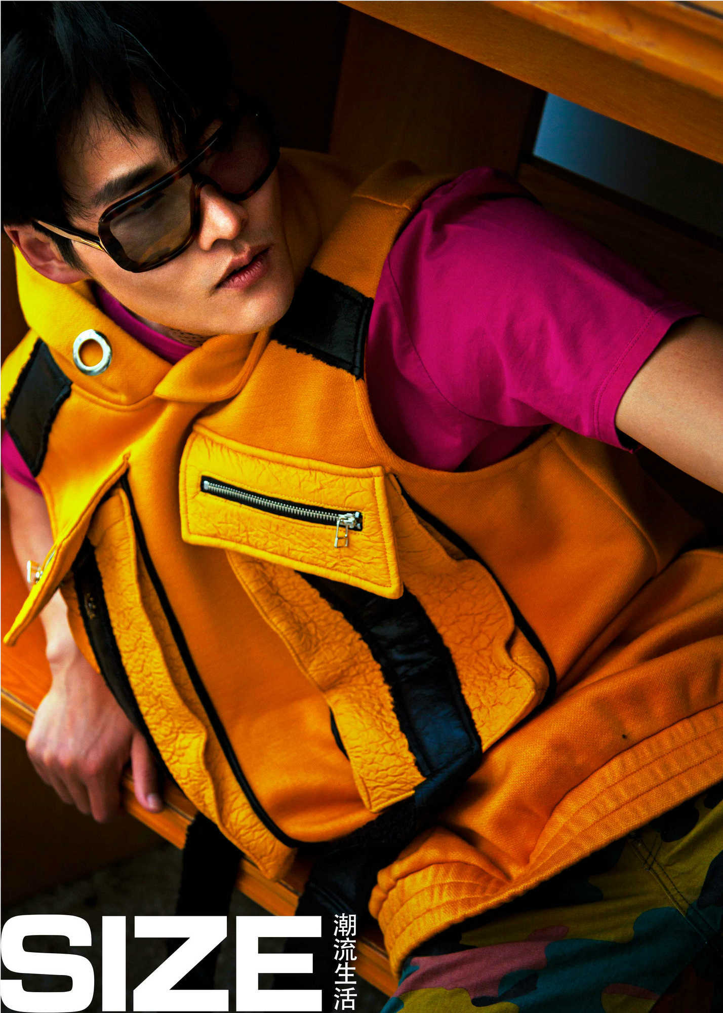 大众网娱乐   近日,新生代演员李振为某时尚杂志拍摄图片曝光,在镜头