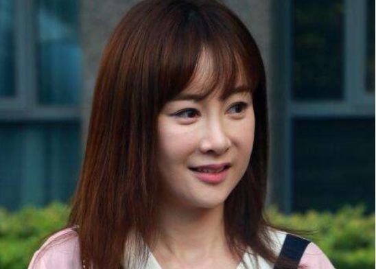 整容完又后悔,郑爽张檬取出假体越来越清纯,只