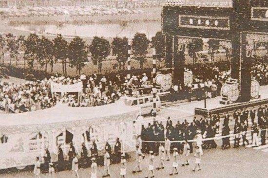 蒋介石立下遗嘱: 棺材不入土, 他去世后, 毛主席