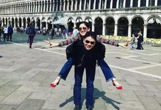 被问京东名字的由来,刘强东尬笑:真希望我太