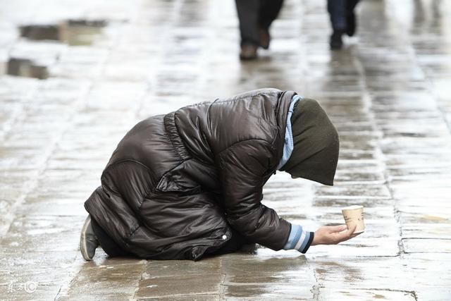 当你落魄无助,被人看不起的时候,牢记三句话!千