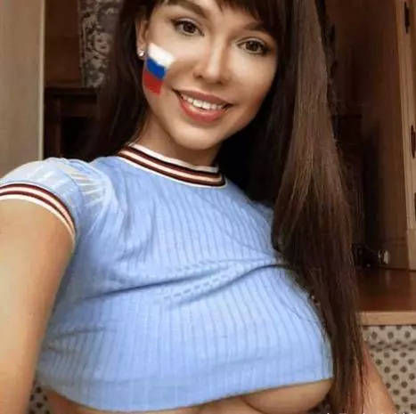 2018世界杯十大最养眼女球迷:中国红衣女排第