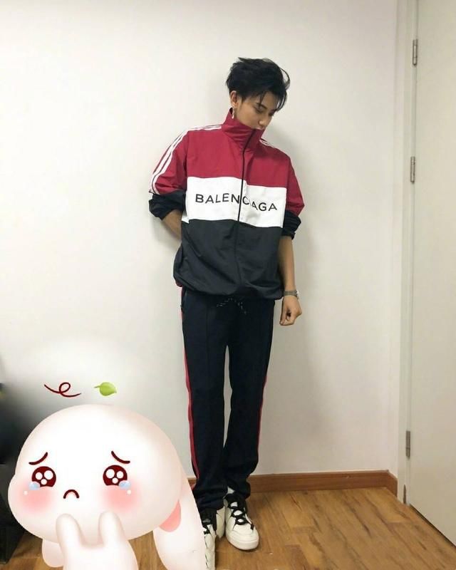 巴黎世家又一爆款!景甜靠它上热搜,撞衫李易峰