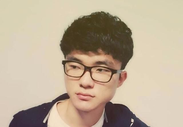 久久哥韩国采访SKT,一瓶可乐7000韩币,见fake