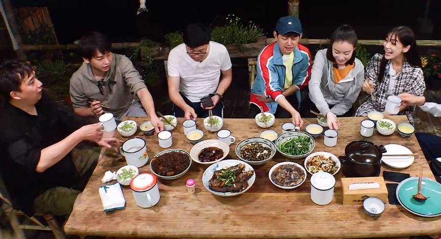 黄磊做的红烧肉太好吃,Angelababy吃到完全不