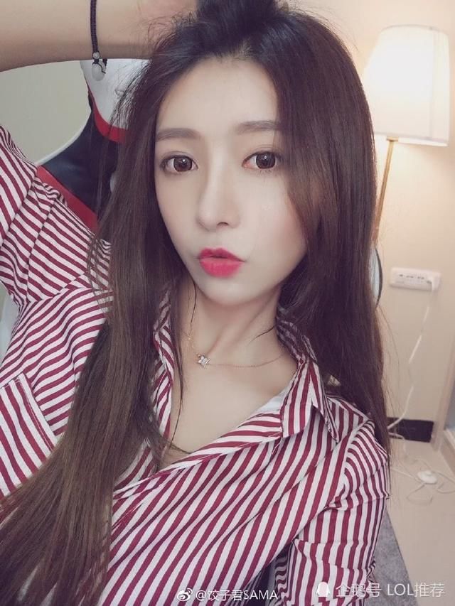 长腿女解说饺子君晒自拍照,粉丝:这波福利杠杠