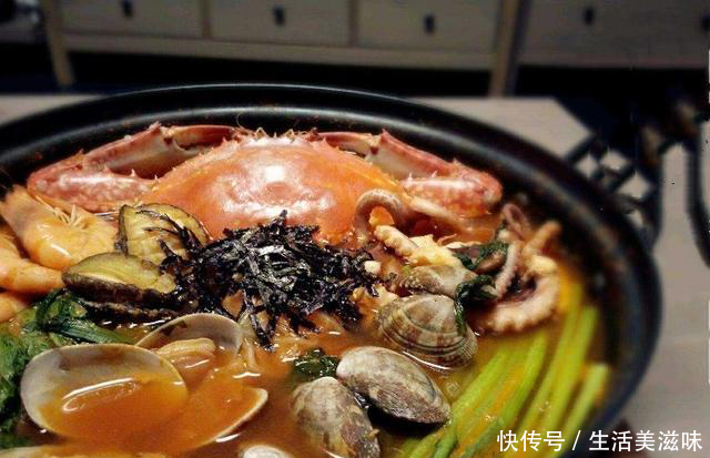 韩国人来中国旅游,这两样东西抢着吃,网友:还好