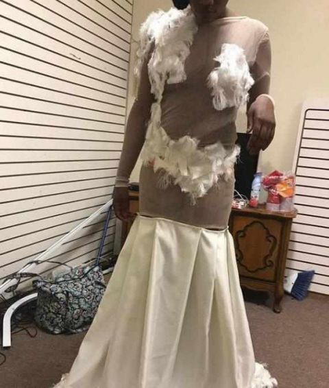 90后女子花千元买一件婚纱准备结婚,穿上全家看到后都崩溃! 90后女子花千元买一件婚纱准备结婚,穿上全家看到后都崩溃!