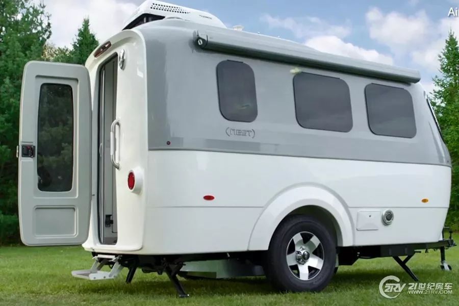 清风房车发布首款非金属拖挂房车 车友会买账