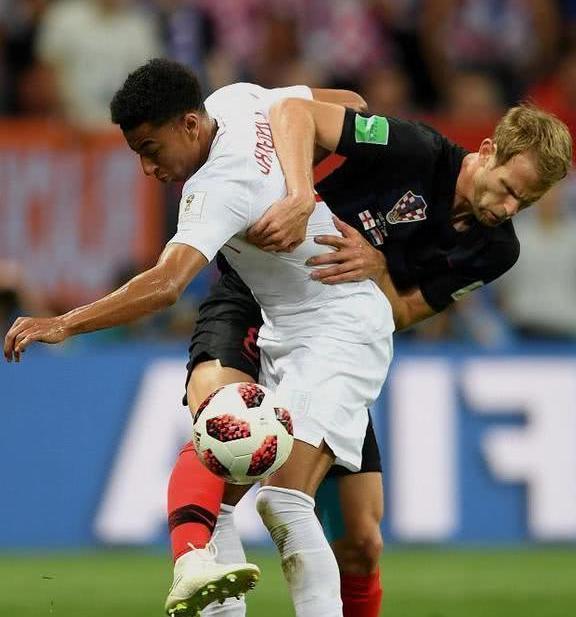 英格兰对战比利时,黄健翔认真分析:谁将打破记