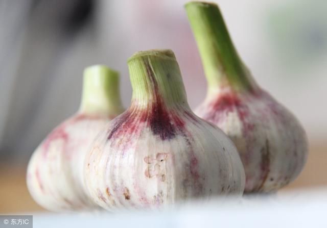 抽完蒜薹出新蒜,教您简单腌制糖醋蒜,配方简单
