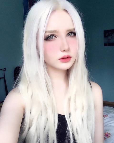 叶卡捷琳娜天生银发酷似精灵。