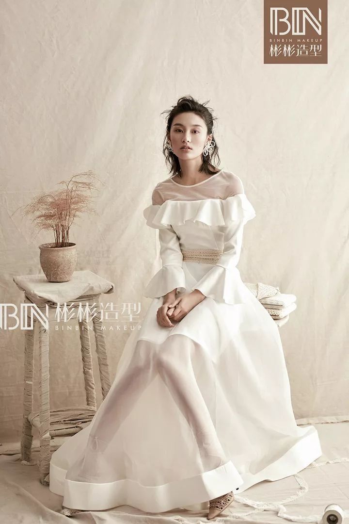 景甜在礼服里面穿秋裤?冬季新娘该怎样才能又