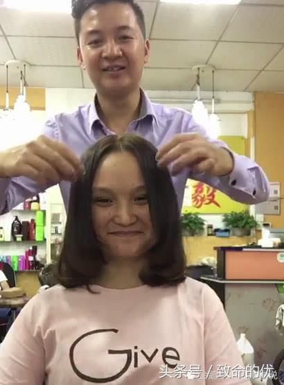 抖音最纯素颜美女火了,发型师拨开头发时,网