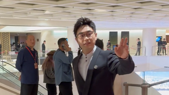 导演大鹏,青年演员刘昊然亮相第十四届北京国际电影节 导演大鹏,青年演员刘昊然亮相第十四届北京国际电影节