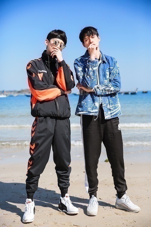 白敬亭魏大勋谭松韵齐上综艺晒合照 网友:已脑