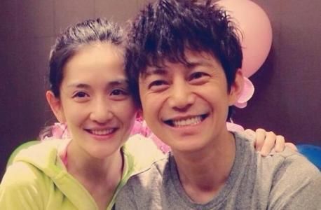 《拜托了冰箱》何炅开自己冰箱全是礼物:谢娜