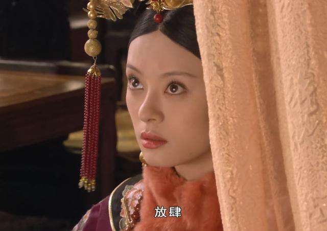 同样是穿纯元皇后的衣服,甄嬛失宠,华妃和安陵容却没事! 同样是穿纯元皇后的衣服,甄嬛失宠,华妃和安陵容却没事!