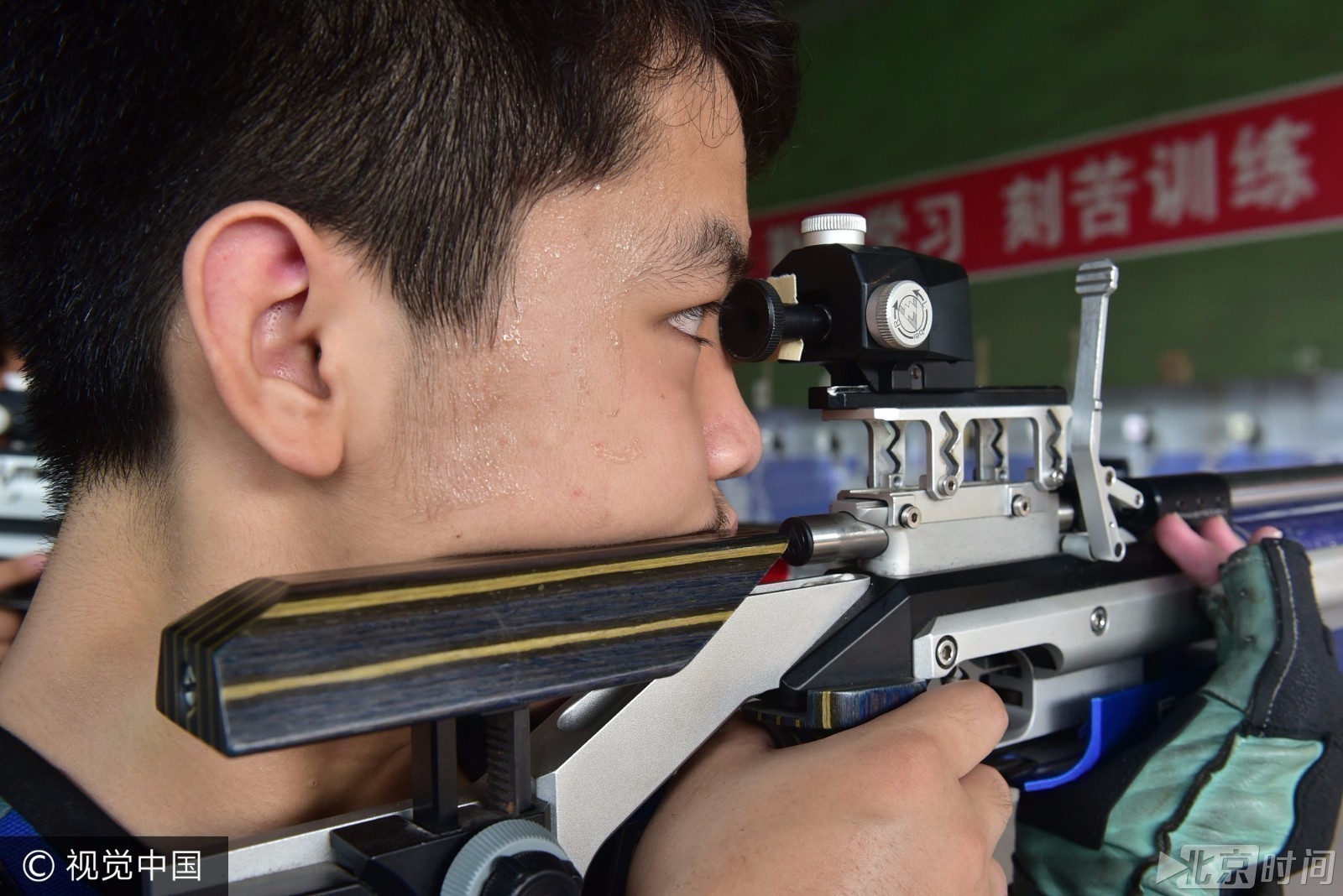 瞄准青春,射出自信!双枪小帅的时尚力量(图5) 双枪小帅和刀锋宝贝官宣_天天酷跑双枪小帅_双枪小帅