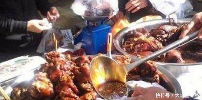 大爷街头卖卤猪蹄,只因加了它,一天卖出上百斤