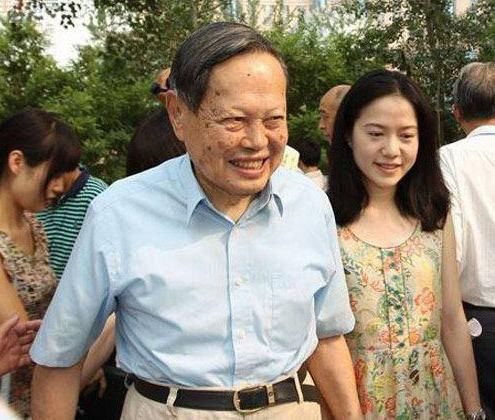 杨振宁儿女定居美国,他却晚年归国,目的绝不是