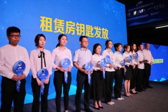 汉阳举办企业与大学生相亲会 提供近2000个