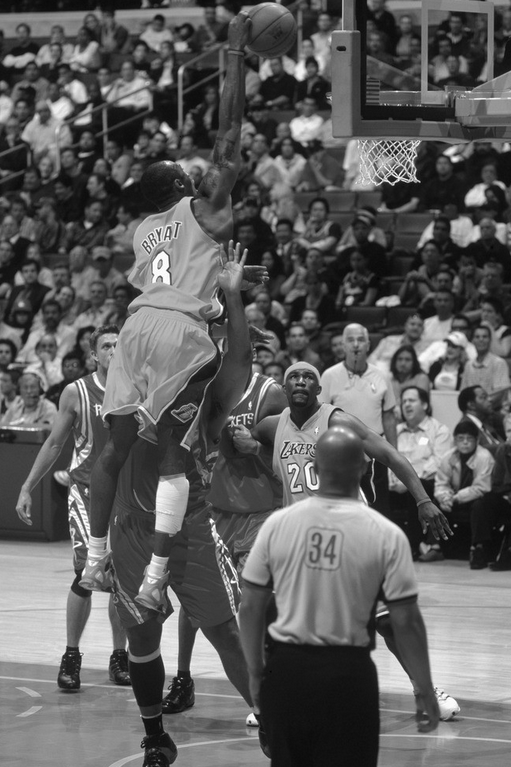 NO.12 科比骑扣某火箭球员