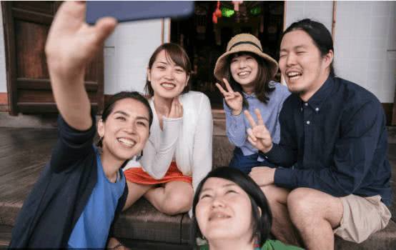 日本土豪组团中国旅游,原以为是一个落后的国