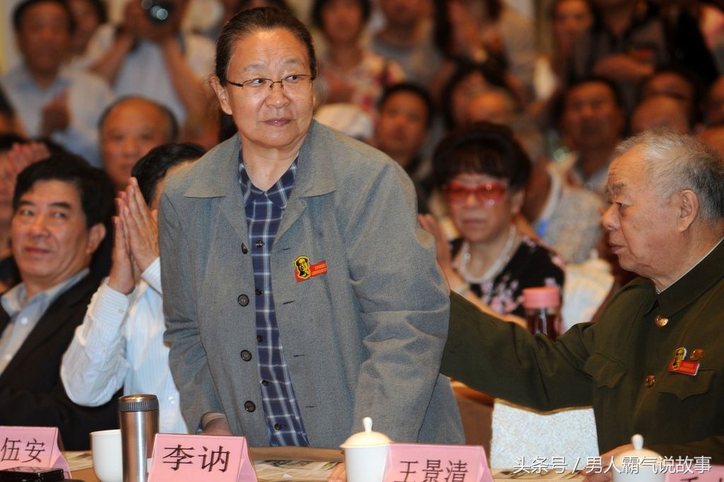 实拍江青女儿李纳书法,颇具父亲风范,字迹遍布