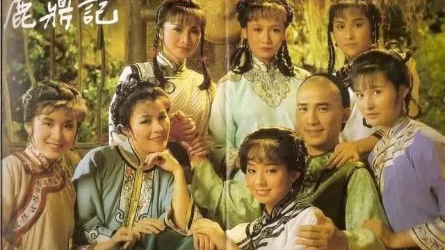 36年后韦小宝一家子再聚,梁朝伟他们当年好萌啊! 36年后韦小宝一家子再聚,梁朝伟他们当年好萌啊!