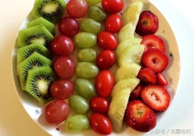 强迫症吃出花的6张水果图,草莓去籽见过吗?