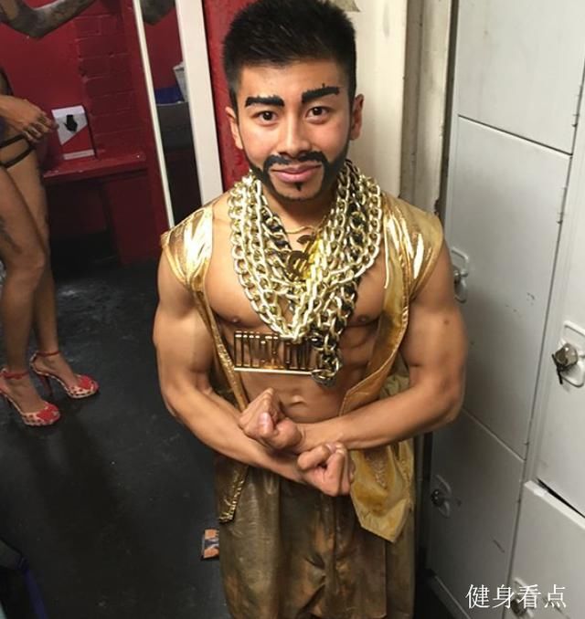 1米47小伙靠健身摆脱抑郁症,用肌肉重塑自信,