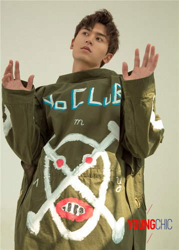 张哲瀚时尚大片曝光 阳光型男展多面魅力-北京时间