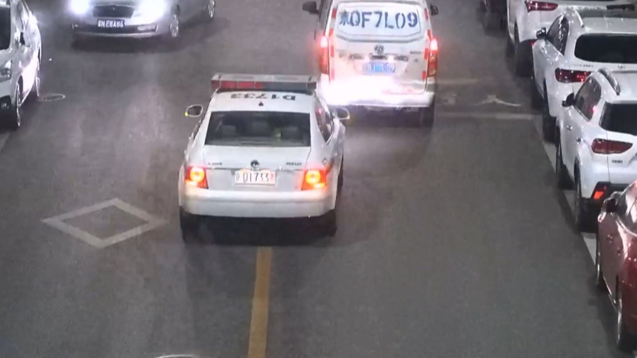 遇夜查闯卡逃窜还撞警车 醉驾司机被判刑三年