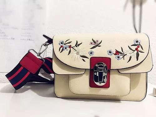 包治百病!这6款平价的小众包包很适合初入职场