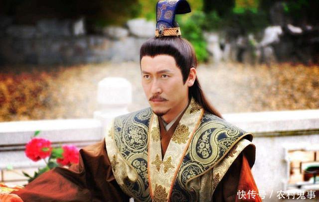 朱允炆即位之后把自己的父亲朱标追封为皇帝,母亲追封为皇太后,之后把