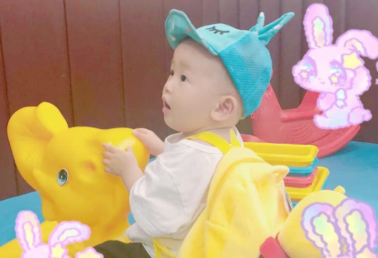 杨清柠王乐乐晒孩子照片,孩子却一点都不像亲