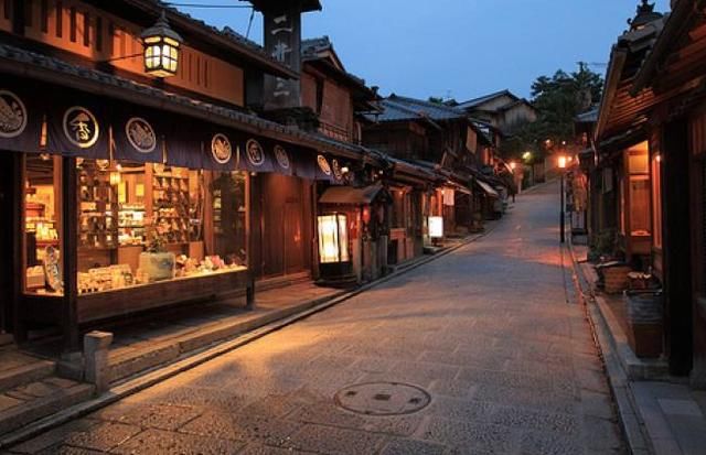 中国游客在日本乱扔垃圾?网友:根本没有垃圾桶