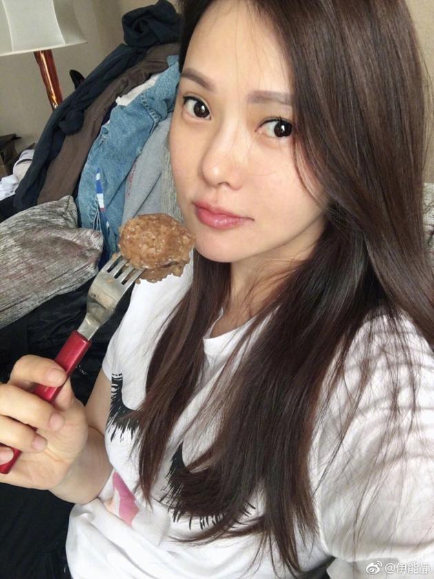 伊能静端午晒素颜美照 被网友发现身后大亮点 伊能静端午晒素颜美照 被网友发现身后大亮点