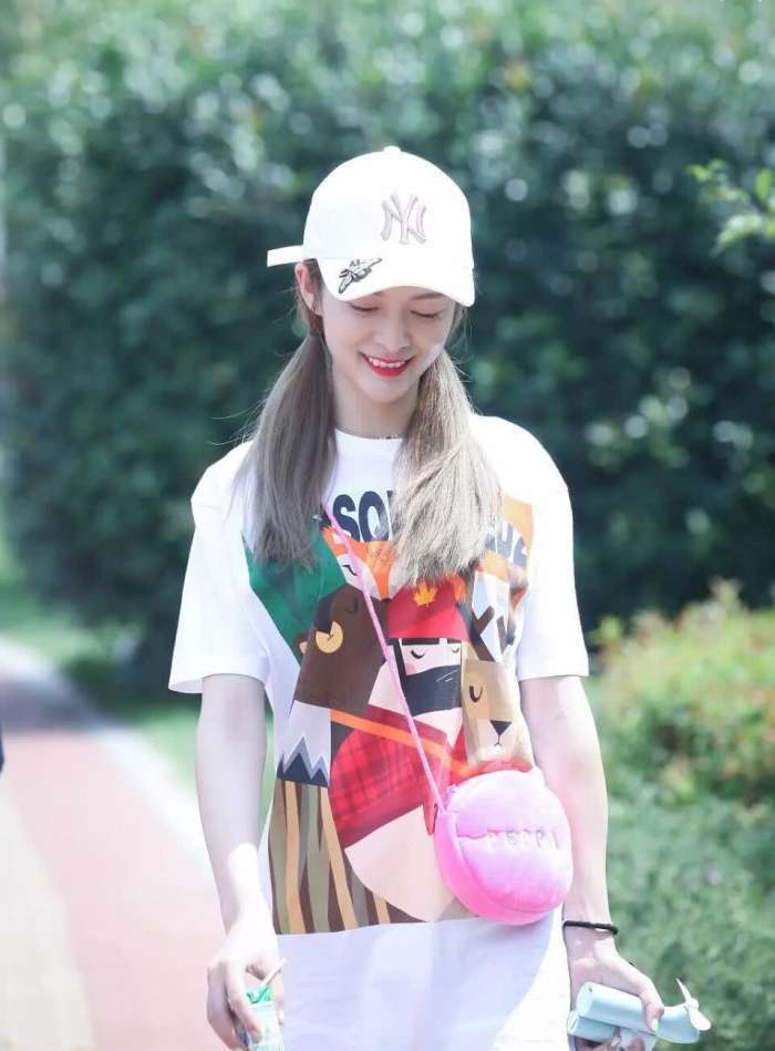 《创造101》女孩上班照曝光 王思聪旗下的她竟