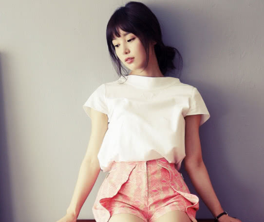 对你心怀不轨的女人,才会故意给你这些暗示