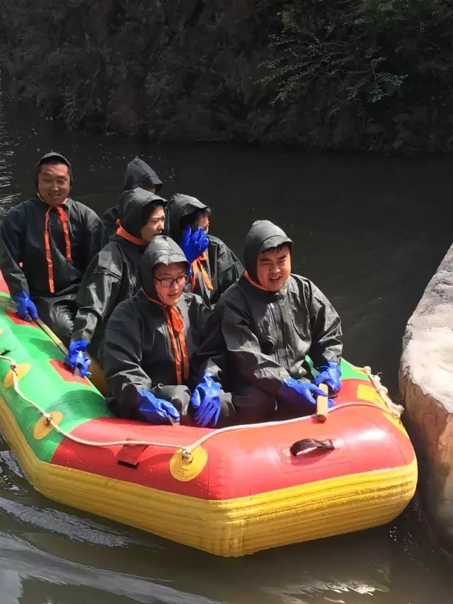 山西灵石石膏山漂流不打烊,秋季更疯狂