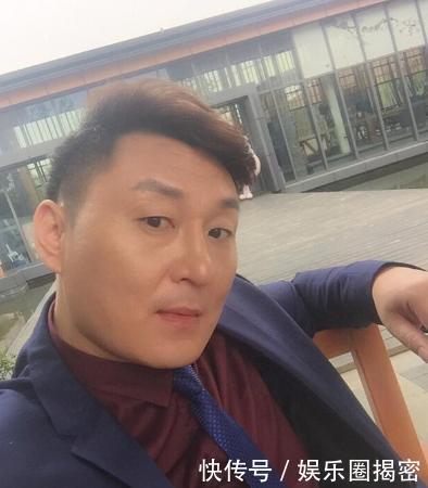 23岁出道,饰演反派走红,却正红时因酒驾撞上护