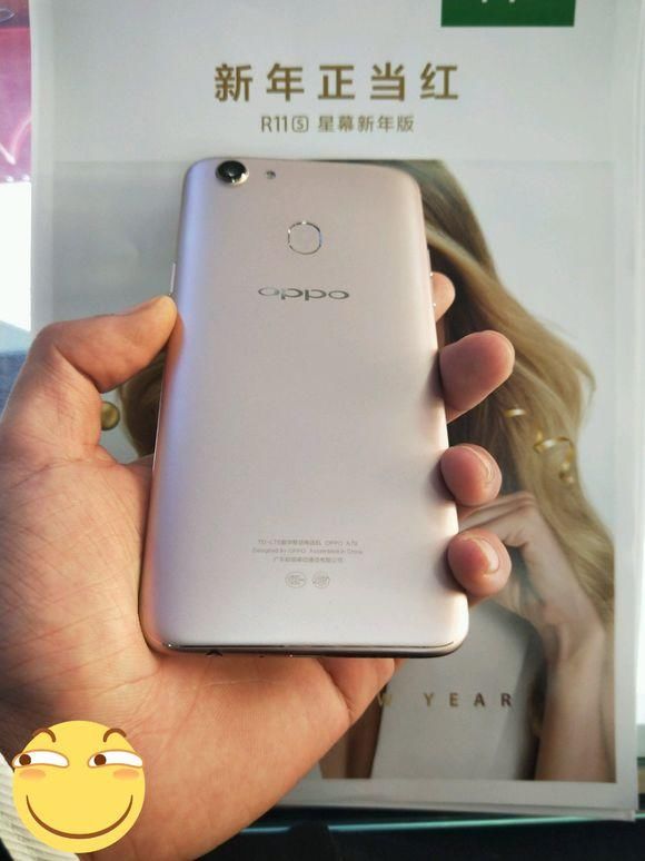 据说这个是OPPO最便宜的全面屏手机,拿安兔