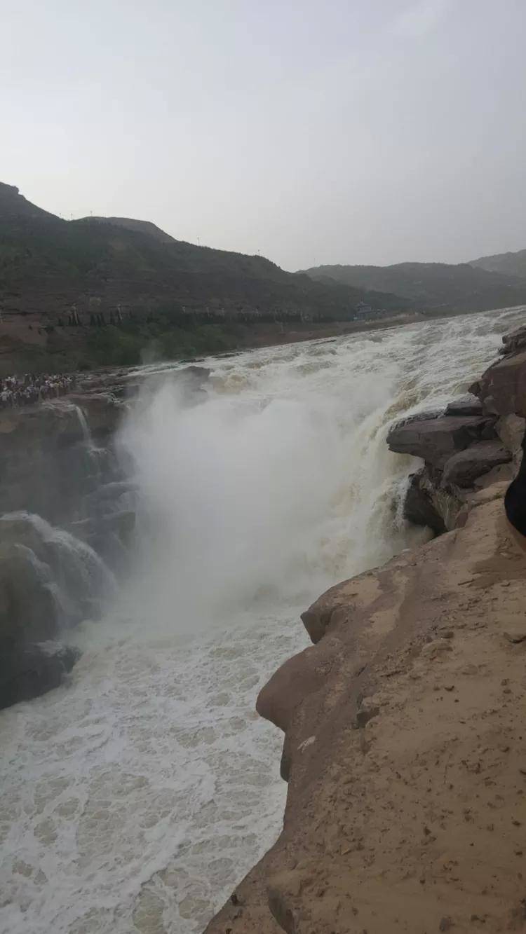 独特的地理环境给陕北人一水绕坡,两山排闼的