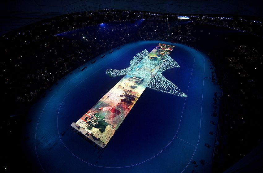 而北京奥运开幕式大获好评，还被外媒评为“最美的奥运会开幕式!”