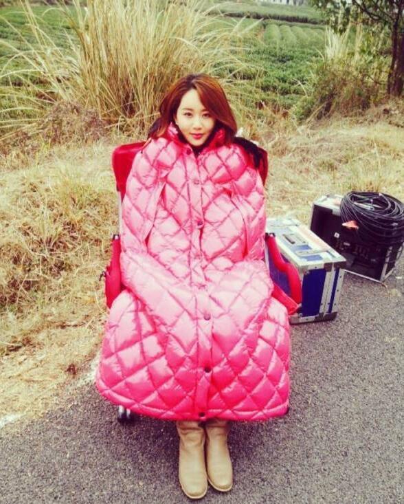 盘点冬日裹得像粽子的女星,尤其是刘亦菲郑爽双姝,机场照泥石流