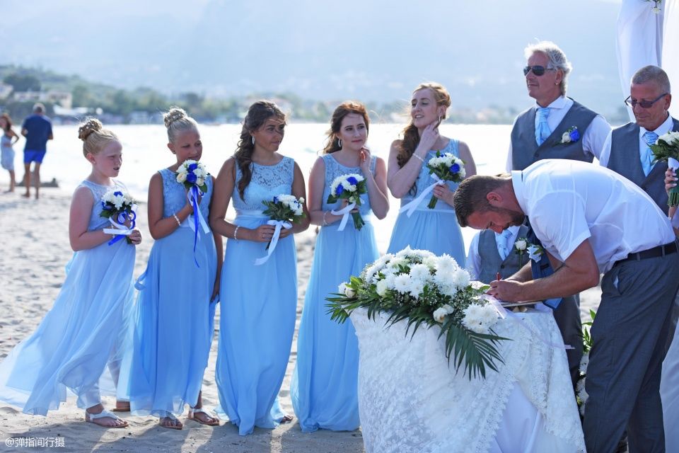 这个希腊爱情岛求婚很好使,英国大叔在度假中