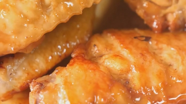 《快乐生活一点通》20180606葱油焖鸡翅 《快乐生活一点通》20180606葱油焖鸡翅