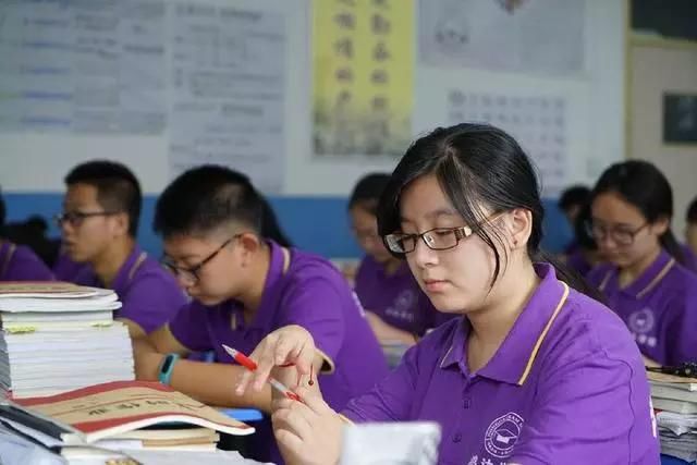 高考差生:是复读还是读专科?有眼光的学生会